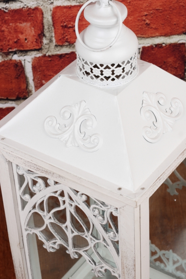 Drevená lucerna s ornamentami 24x24x57cm