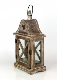 Drevená lampáš so srdcom v strieške 37cm