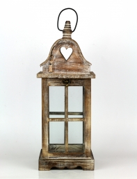 Drevená lampáš so srdcom v strieške 44cm