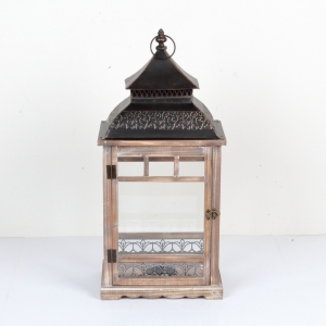 Drevená lucerna tmavo hnedá s kovovou strieškou 66cm