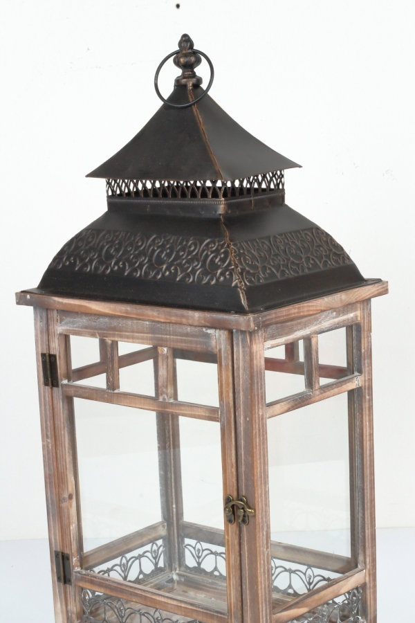 Drevená lucerna tmavo hnedá s kovovou strieškou 66cm