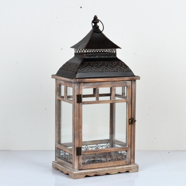 Drevená lucerna tmavo hnedá s kovovou strieškou 66cm