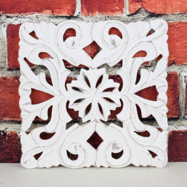 Drevená nástenná dekorácia biela s patinou 30x30cm