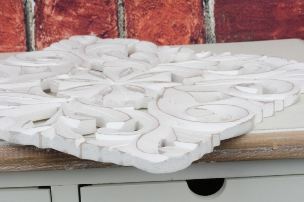 Drevená nástenná dekorácia biela s patinou 30x30cm