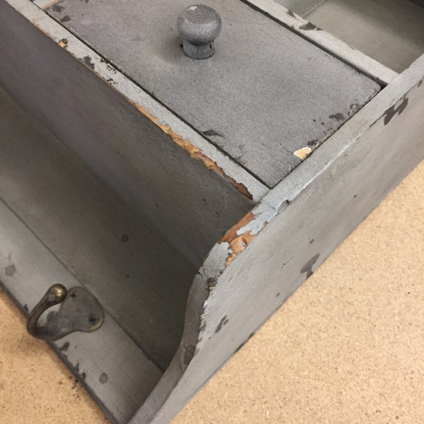 Drevená polička so šuplíkmi a háčikmi 51cm - vyradené