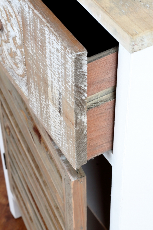 Drevená skrinka s zásuvkou s ornamentom 45x78x32cm