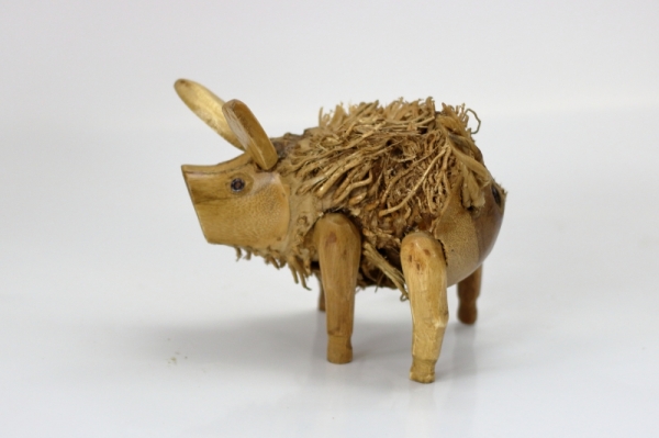 Drevená socha prasiatko Pepík