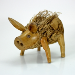 Drevená socha střepaté prasa