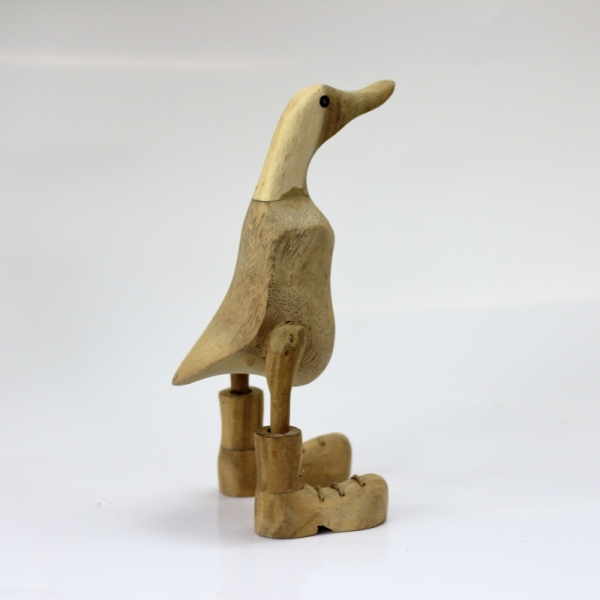 Drevená soška kačička v topánkach 26cm 220g