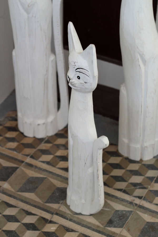 Drevená soška mačka biela 60cm