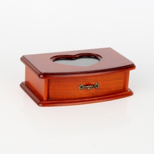 Drevená šperkovnica so srdcom 18x11x6cm