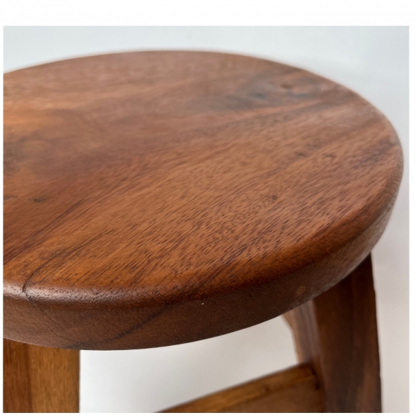 Drevená stolička na kvetiny