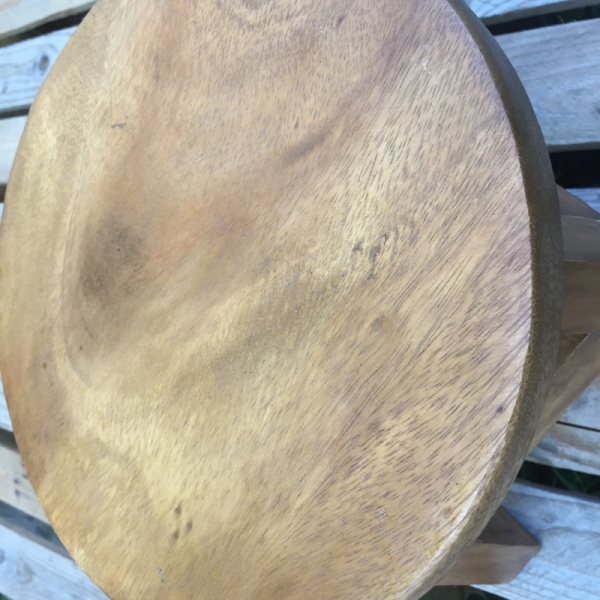 Drevená stolička na kvetiny