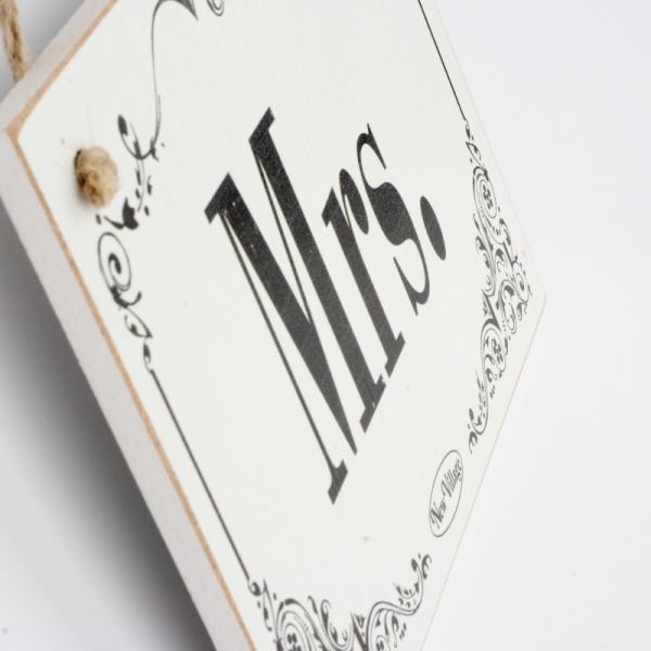 Drevená svadobná ceduľa Mrs. 20x15cm