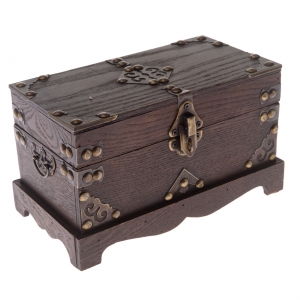 Drevená truhla s háčikom hnedá