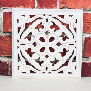 Drevená vyrezávaná dekorácie ornament 30x30cm