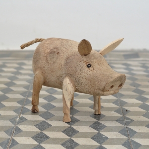 Drevená záhradná dekorácie prasa 25x15cm