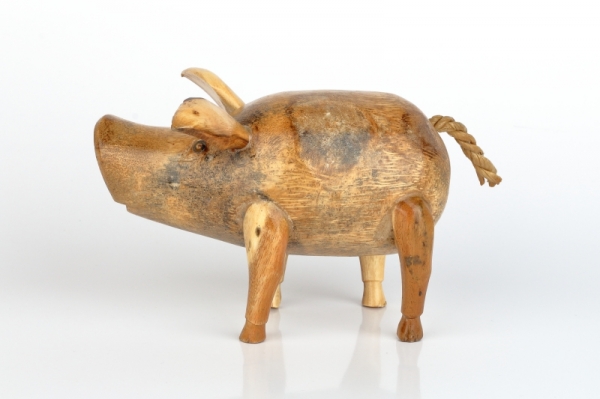 Drevená záhradná dekorácia prasa holé lakované (typ A) 18x15cm