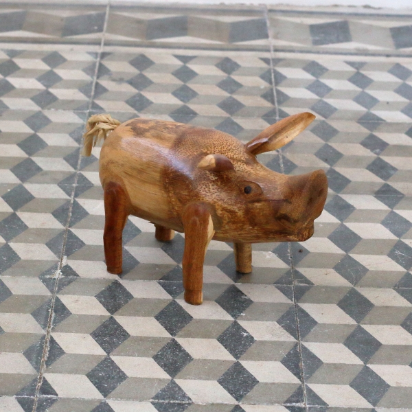 Drevená záhradná dekorácie prasa lakované 25x15cm