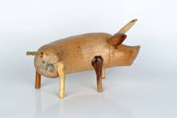 Drevená záhradná dekorácia prasa lakované 30cm