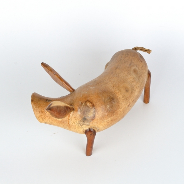 Drevená záhradná dekorácia prasa lakované 30cm