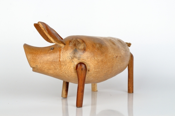 Drevená záhradná dekorácia prasa lakované 30cm