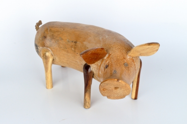 Drevená záhradná dekorácia prasa lakované 30cm