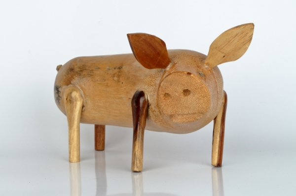 Drevená záhradná dekorácia prasa lakované 30cm