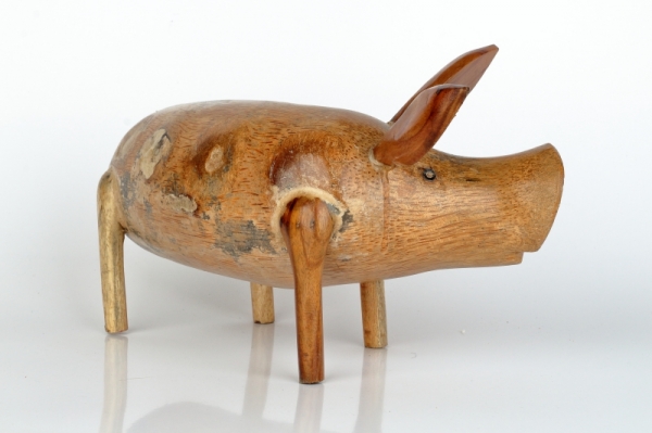 Drevená záhradná dekorácia prasa lakované 30x17cm