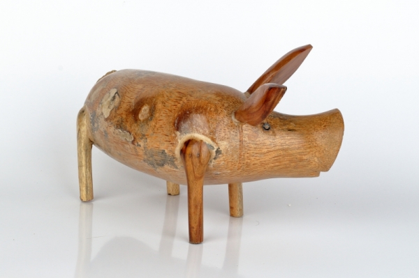 Drevená záhradná dekorácia prasa lakované 30x17cm