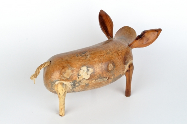 Drevená záhradná dekorácia prasa lakované 30x17cm