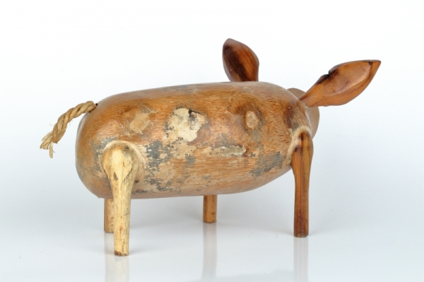 Drevená záhradná dekorácia prasa lakované 30x17cm