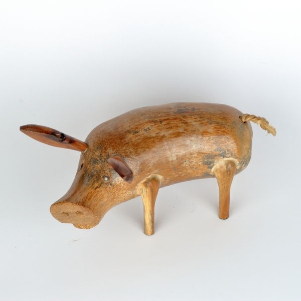 Drevená záhradná dekorácia prasa lakované 30x17cm