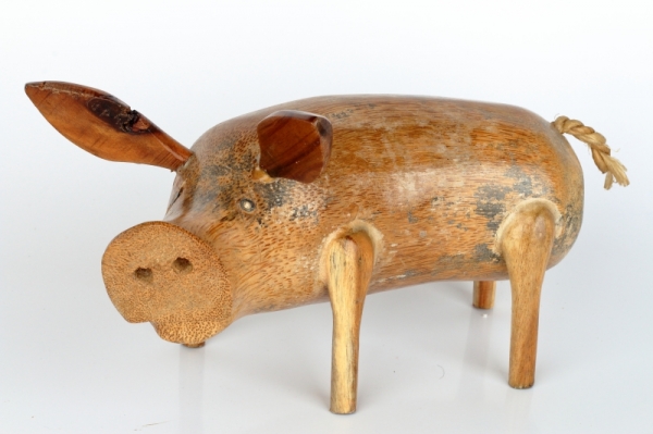 Drevená záhradná dekorácia prasa lakované 30x17cm