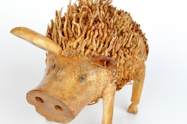 Drevená záhradná dekorácia prasa strapaté 20x16cm