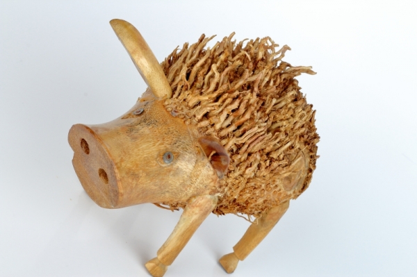 Drevená záhradná dekorácia prasa strapaté 20x16cm