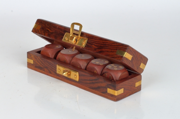 Drevené hracie kocky v krabičke 13x4x3,7cm