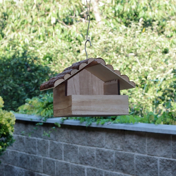 Drevené kŕmidlo pre vtáky 25x20x31cm