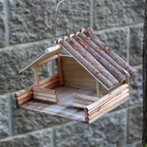 Drevené vtáčie krmítko 24x37x34cm