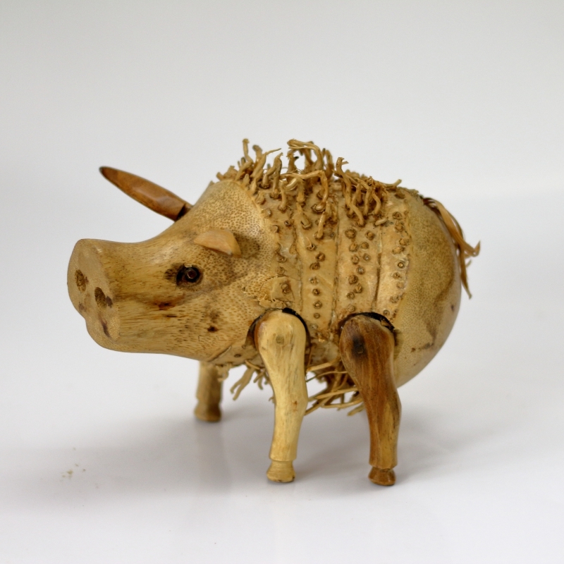 Drevené sochy na záhradu strapaté prasiatko