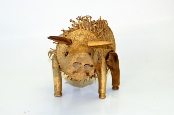 Drevené sochy na záhradu strapaté prasiatko