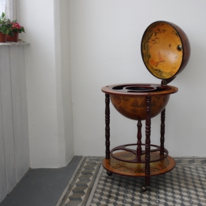 Drevený bar na alkohol Globus pr. 40 cm