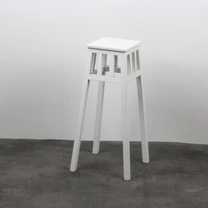 Drevený biely kvetinový stolík 60cm