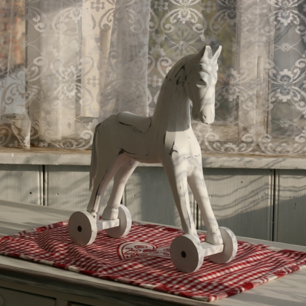 Drevený hojdací kôň biely 30x34cm