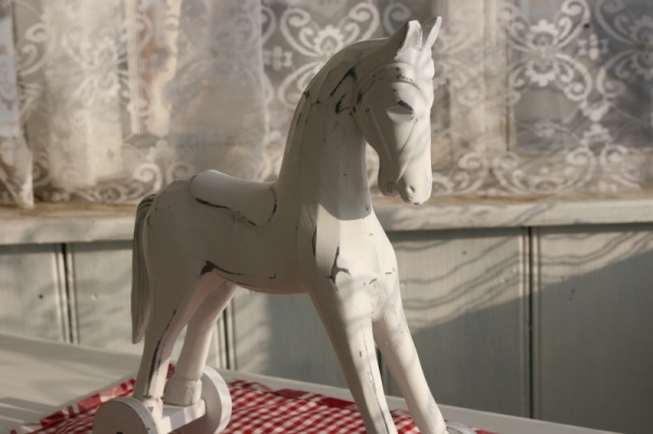 Drevený hojdací kôň biely 30x34cm