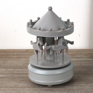 Drevený hrací kolotoč sivý 19cm