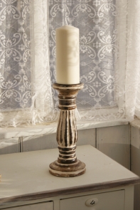 Drevený masívny svietnik s patinou 31cm