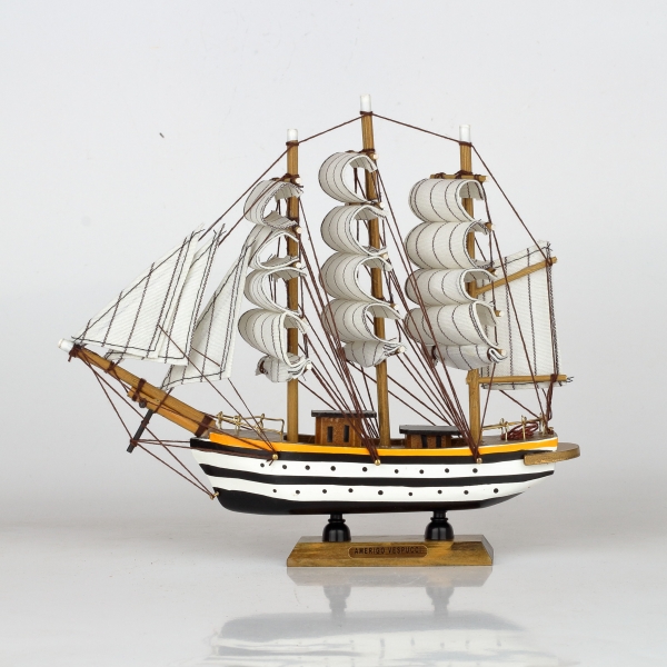Drevený model námornej lodi Amerigo Vespucci 21x24cm