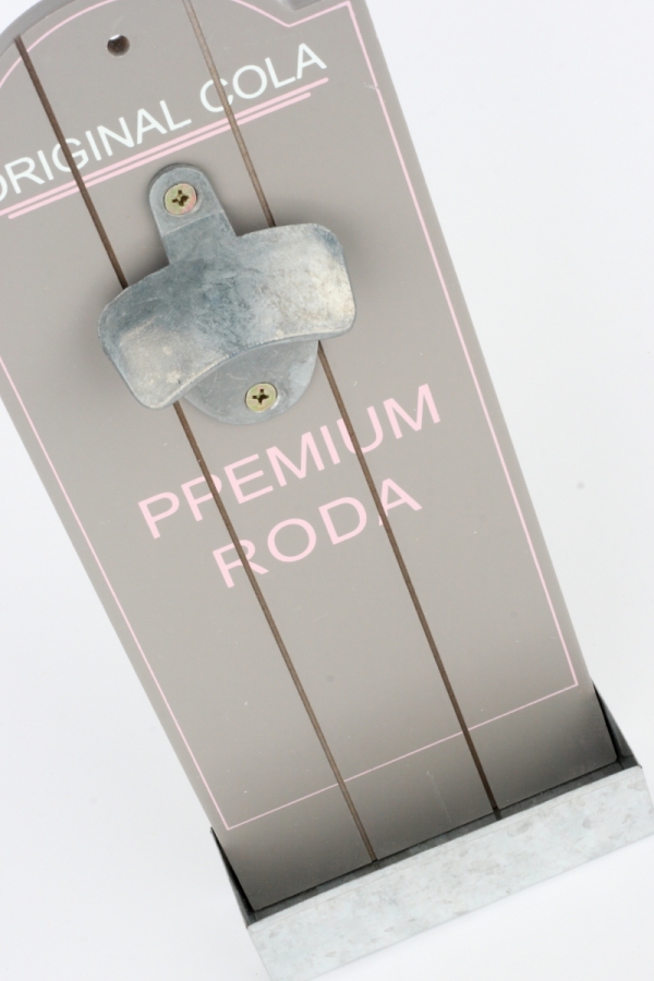 Drevený nástenný otvárač na fľaše 31x12cm