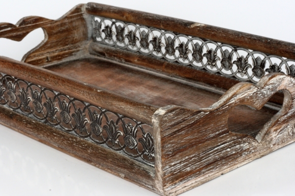 Drevený podnos s kovovým zdobením 37x22x7,5cm